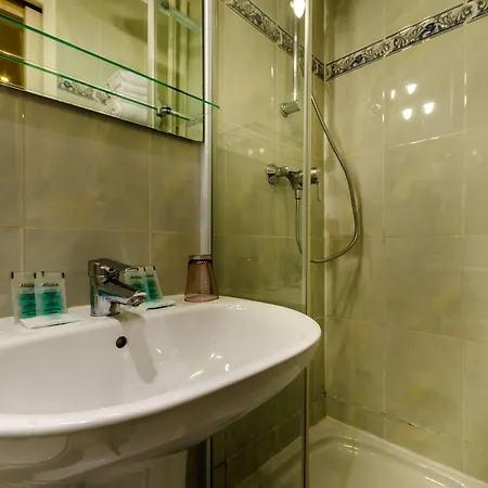 Riviera Renovated Hotel 3*