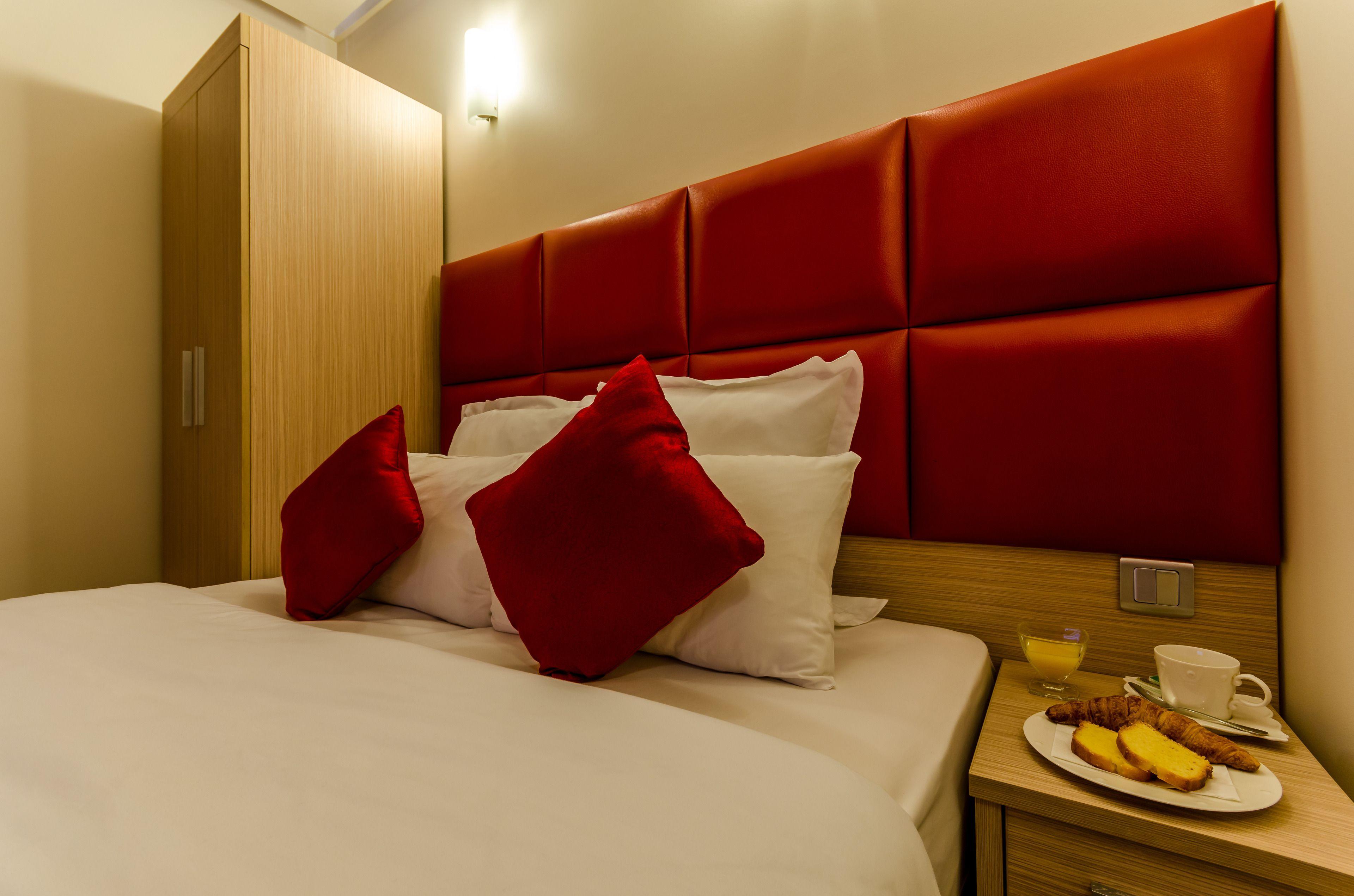 Riviera Opera Cadet 3* Paris