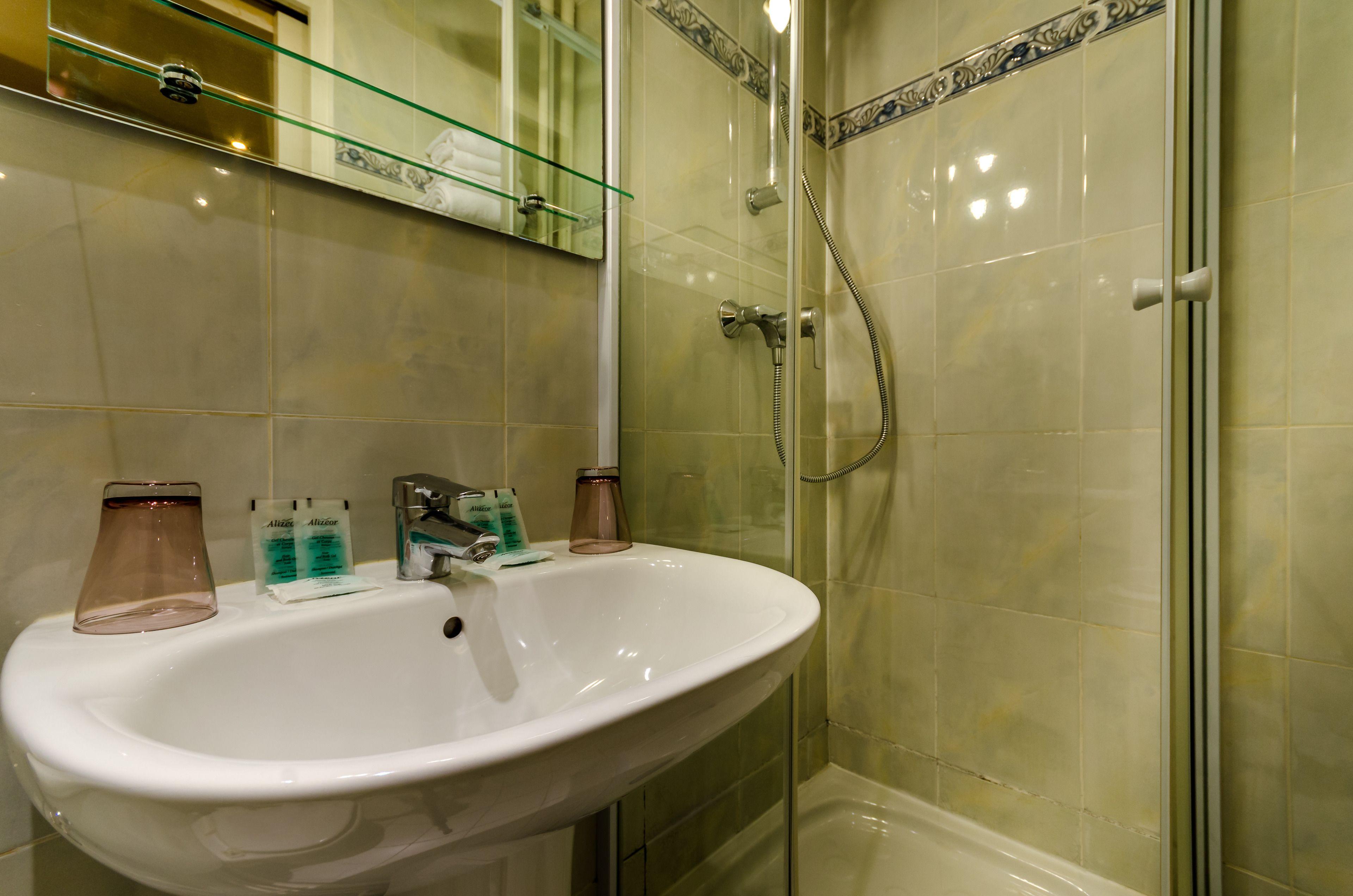 Riviera Renovated Hotel 3*