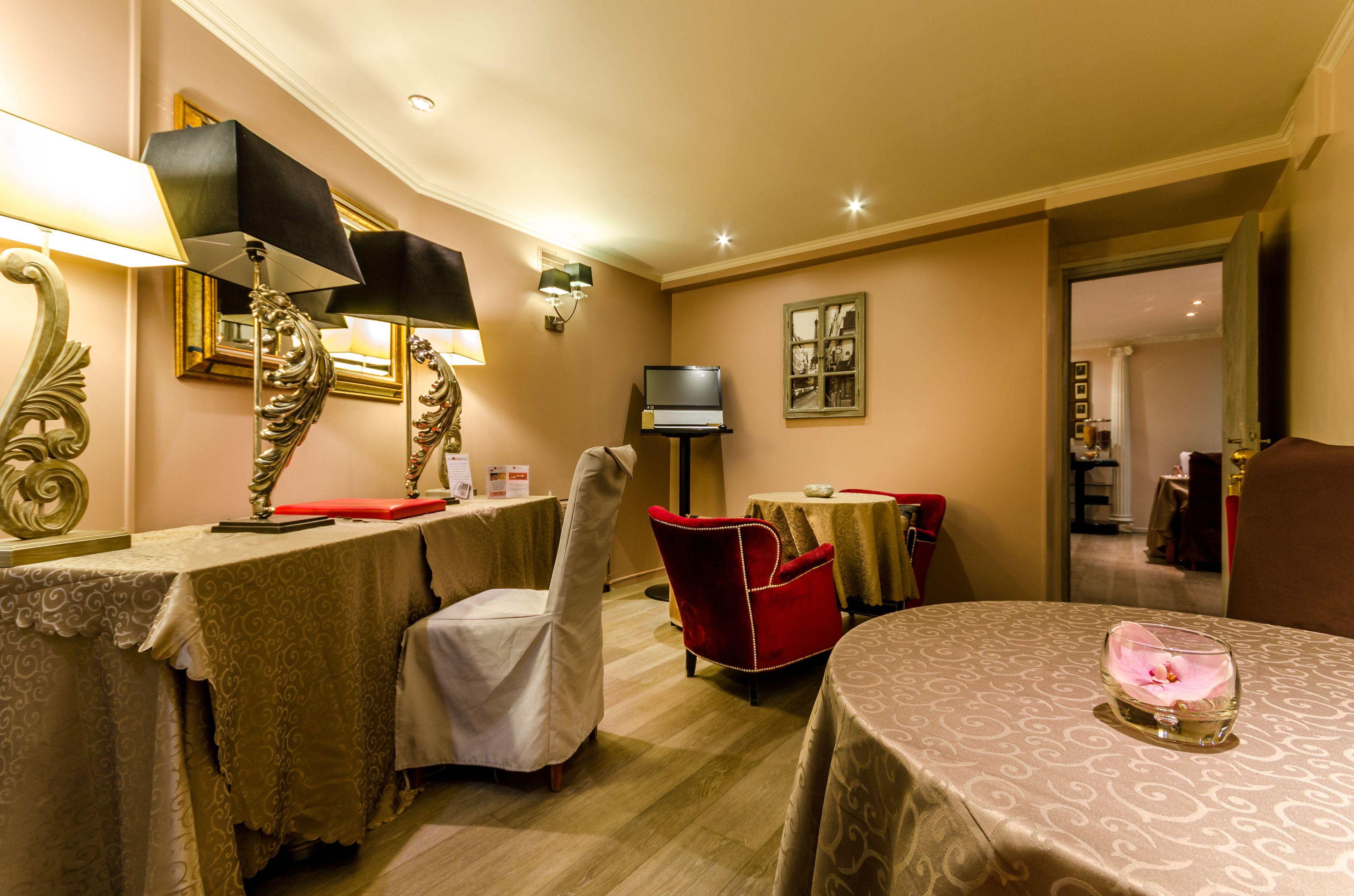 Riviera Renovated Hotel 3*