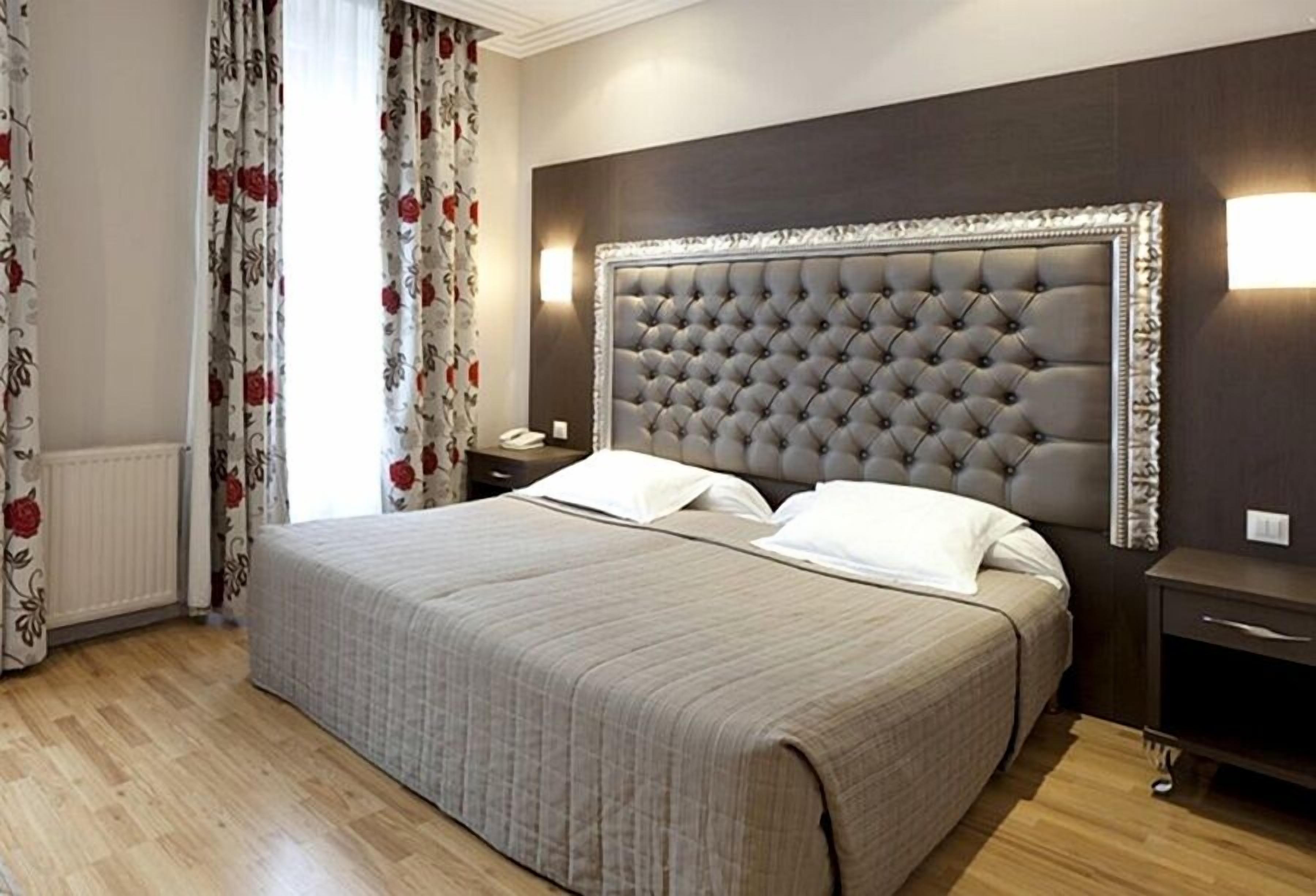 Riviera Opera Cadet Paris